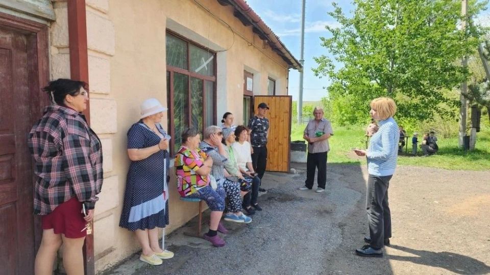 Заведующий Петровским территориальным сектором Ирина Матвеева провела встречу с жителями поселка Родниково