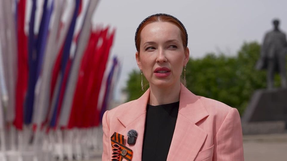 Лица Русской весны . Воспоминаниями о Русской весне делится заместитель председателя Общественной палаты ДНР Екатерина Мартьянова: от непризнания новых украинских властей, пришедших к власти в результате госпереворота, до...