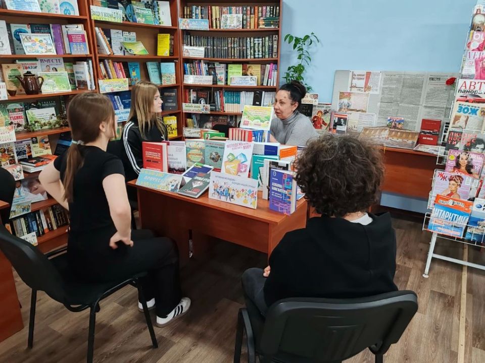 Выбор профессии-один из шагов к взрослению наших юных читателей