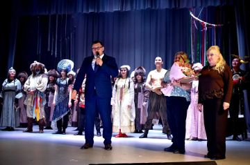 Вчера, 19 мая, Новоазовский Культурный досуговый центр стал центром настоящего культурного праздника — программы «Алтын кк» («Золотая кукушка»), которую представили ведущие коллективы Хакасской республиканской филармонии...