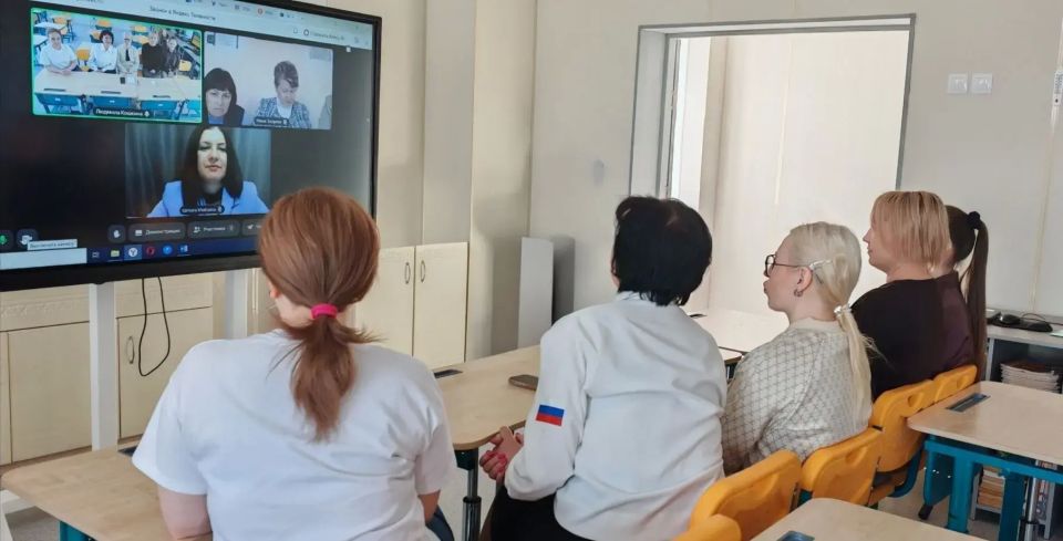 Руководители летних лагерей из Салемала и Красновки Волновахского округа провели онлайн-встречу по обмену опытом