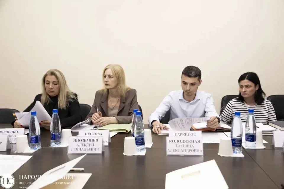 19 мая текущего года сотрудники Управления Россельхознадзора по ДНР и ЛНР приняли участие в расширенном заседании Комитета по вопросам агропромышленного комплекса, земельных отношений