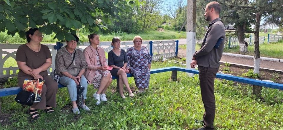 Начальник Амвросиевского территориального отдела Сергей Прищенко провел встречу с жителями села Елизавето-Николаевка