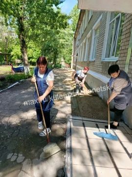 Акция «Чистый четверг» во всех районах Донецка!