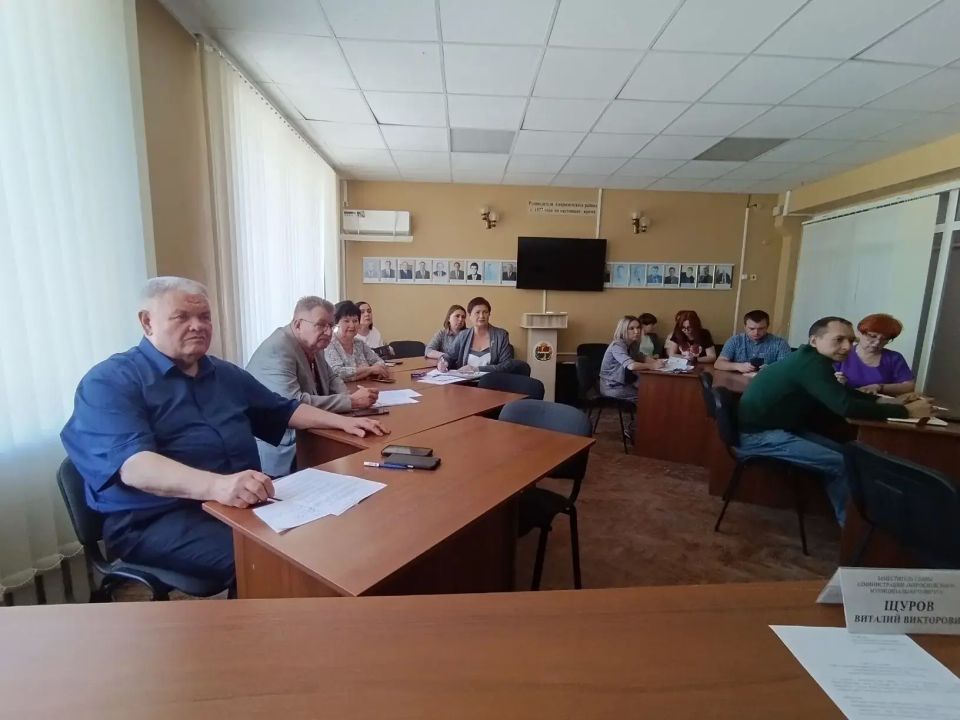 Председатель Амвросиевского муниципального совета Александр Шульга, заместитель председателя Юрий Толок и депутаты приняли участие в очередном заседании штаба по вопросам здравоохранения