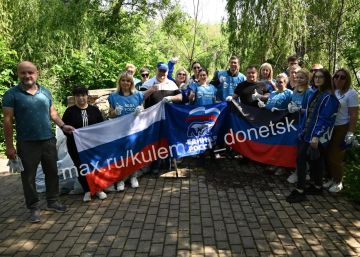 Сегодня, в рамках Всероссийской акции «Вода России», а также в рамках проекта Партии «Единая Россия» «Чистая страна» очищен от 10 м3 мусора берег «Второго городского пруда»