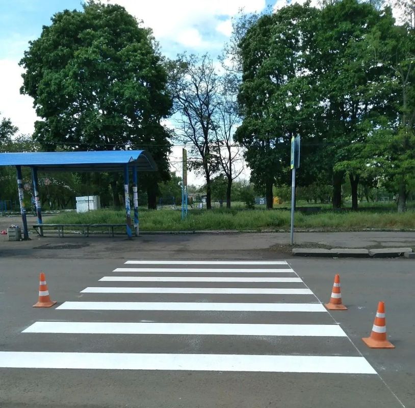 В Снежном продолжается обновление дорожной инфраструктуры