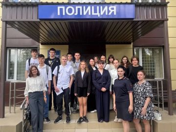 Полицейские провели профориентационную встречу со школьниками