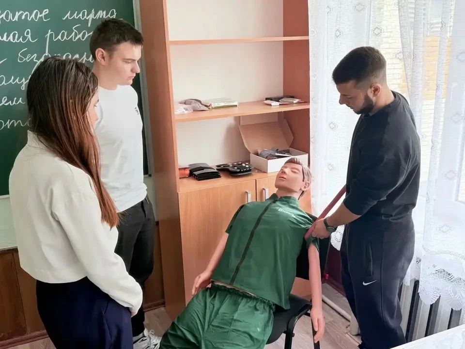 В ДНР продолжается оснащение школьных кабинетов по основам безопасности и защиты Родины и труду