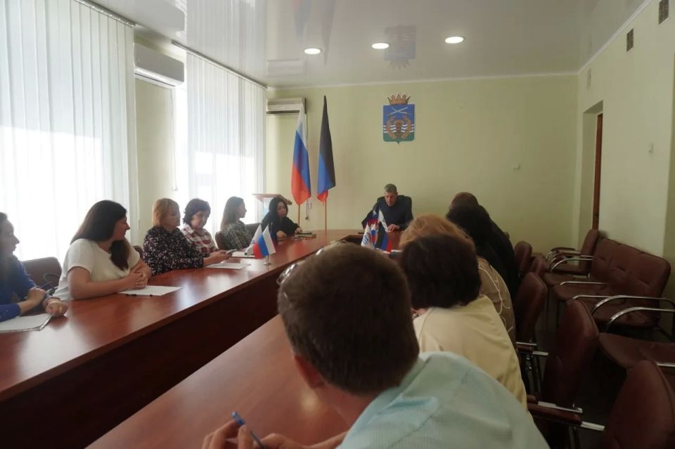 Первый заместитель главы Администрации Володарского муниципального округа Д.В. Боровик провел круглый стол по вопросам реализации федерального проекта «Формирование комфортной городской среды»