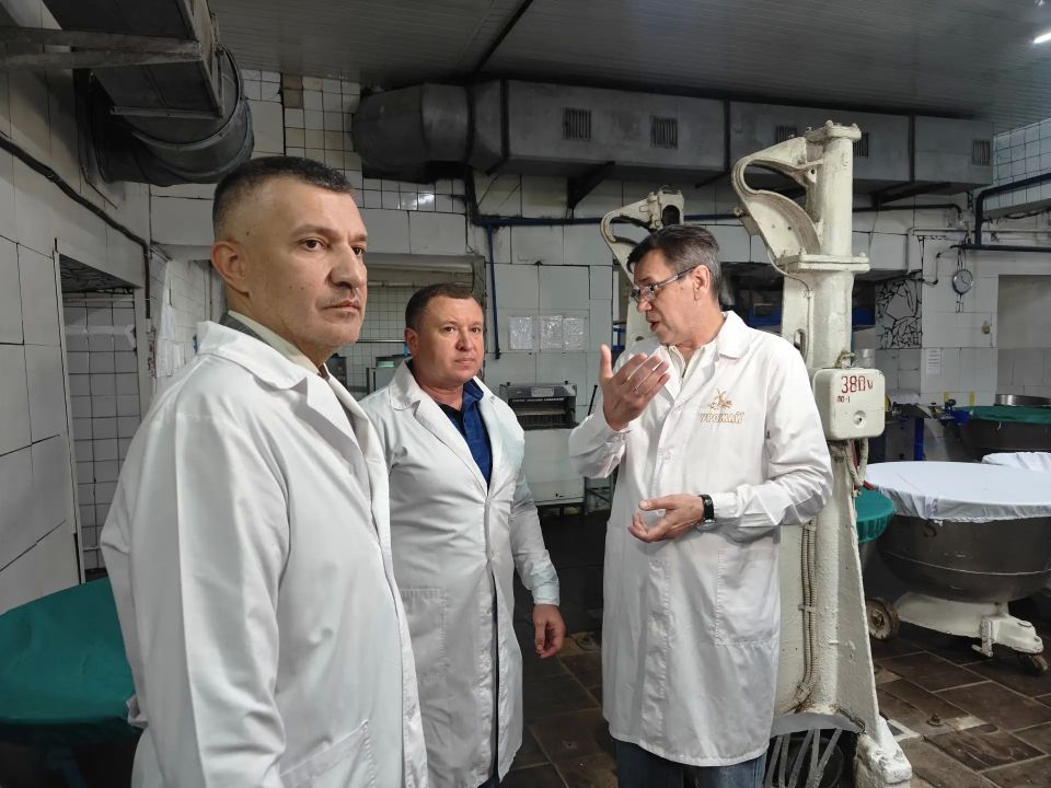 Глава Снежного оценил работу хлебозавода «МИР ХЛЕБА»