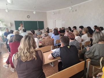 Встреча депутата Старобешевского муниципального совета с коллективом Новосветской школы