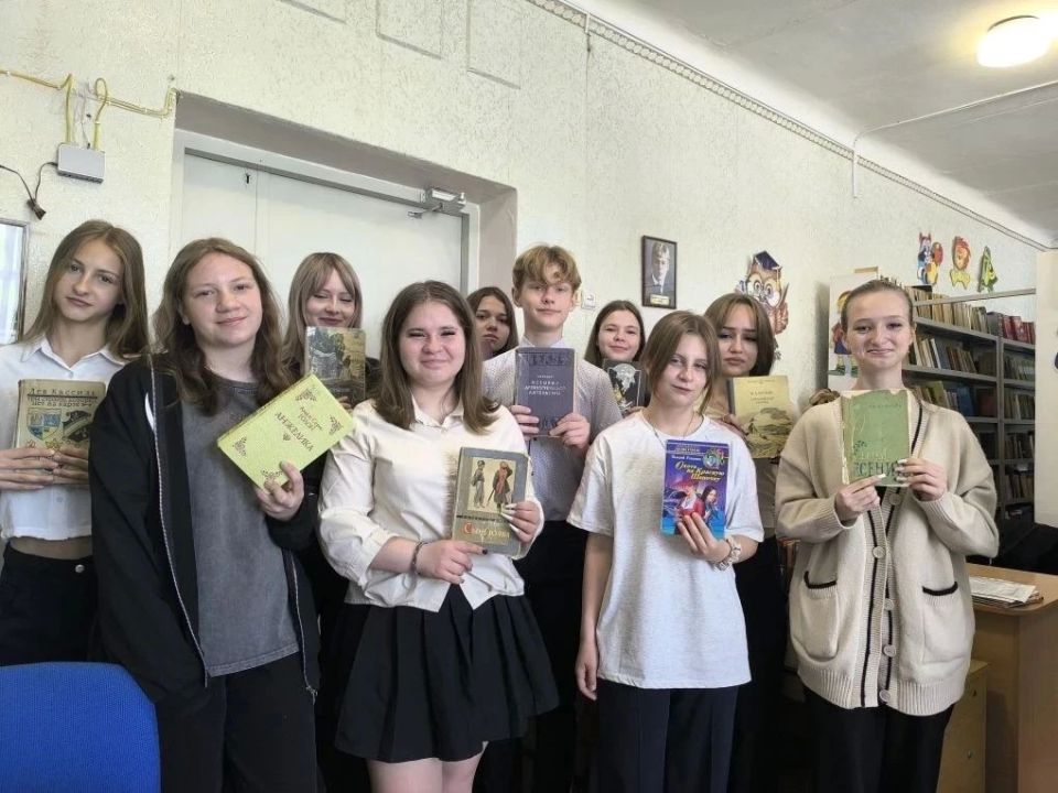 Учащиеся 8-Б класса, активисты Движения Первых Государственного бюджетного общеобразовательного учреждения «Средняя школа № 59 городского округа Макеевка» Донецкой Народной Республики, под руководством Советника директора по...