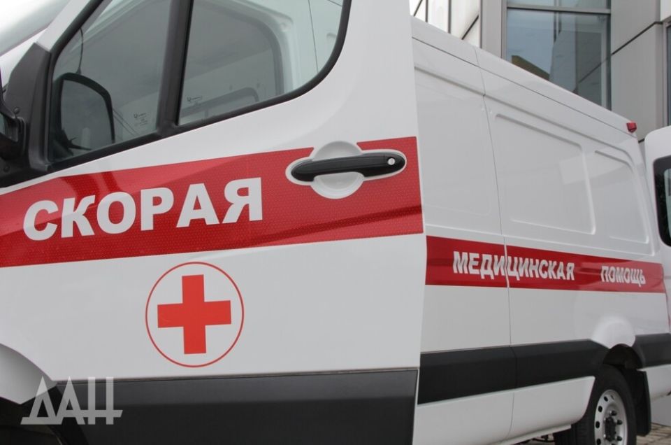 В МЧС рассказали о спасении попавших под удар дрона в Горловке медиков