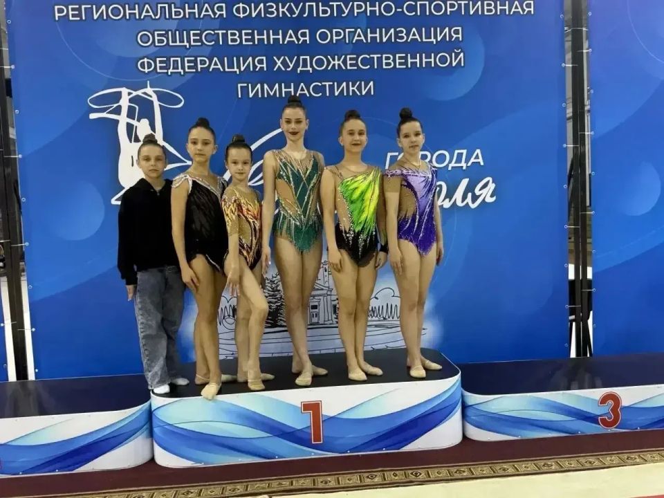 Юные мариупольские гимнастки вернулись с наградами из Севастополя
