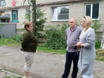 Встреча с жителями. 26 мая заместитель главы администрации городского округа Иловайск Сергей Александрович Криза встретился с жителями дома №141 по ул. Шевченко