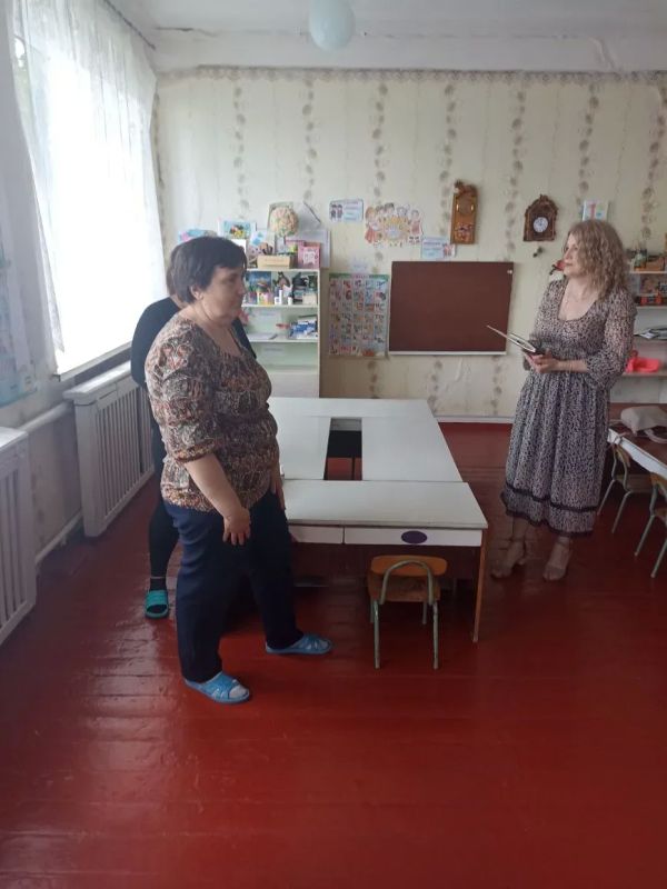 Заместитель главы администрации Амвросиевского муниципального округа Татьяна Разводова провела встречу с трудовым коллективом Новоивановского детского сада