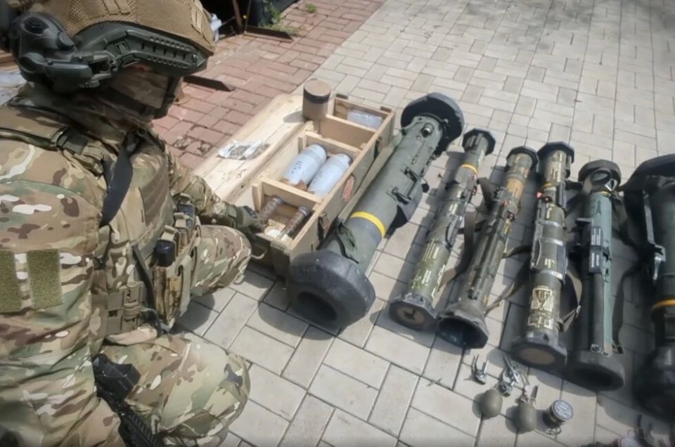 ФСБ обнаружила вражеский схрон с иностранным вооружением под Красноармейском