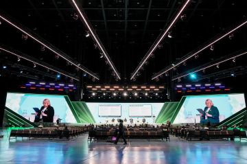 Выступила на I Международном форуме по безопасности в составе дискуссионной панели «Террористические методы киевского режима в условиях распространения неонацизма на украине»