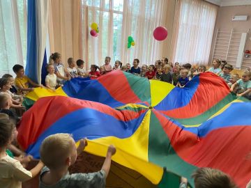 Сегодня, 27 мая, в В ГБДОУ "Детский сад №6 г.о.Харцызск" прошла увлекательная, спортивно-игровая программа «Спорт любите с детских лет»!
