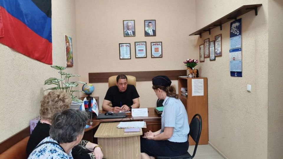 Константин Зинченко: На связи с гражданами. Провел прием граждан в Волновахском отделении общественной приемной Единой России совместно с представителями профильных управлений и отделов администрации Волновахского МО. Ко...