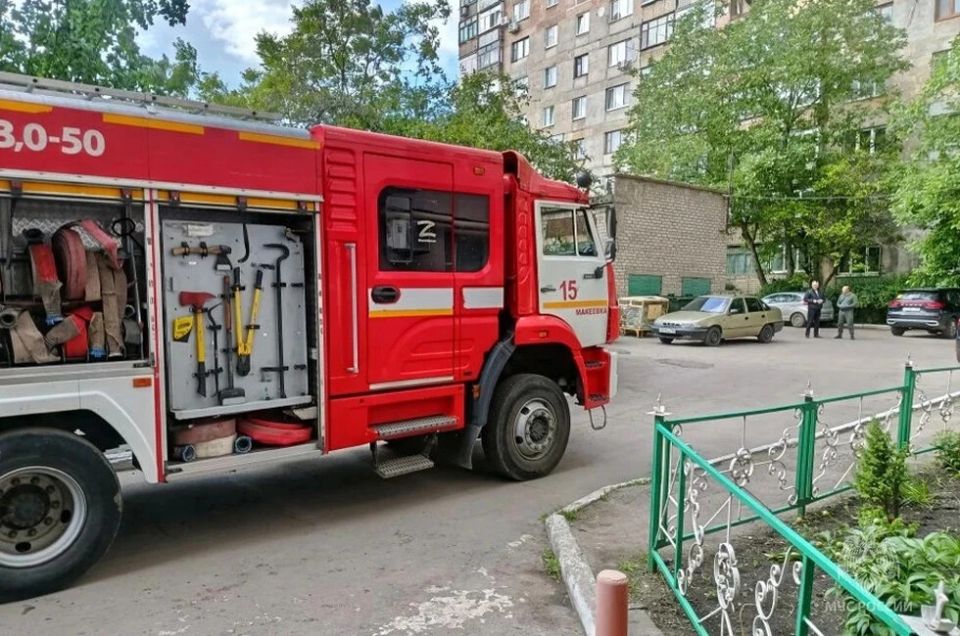 Пожарные спасли от огня двух женщин в макеевской многоэтажке