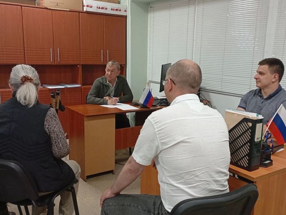 В ходе очередного личного приема в администрации округа ответил на вопросы людей, касавшиеся самых житейских, а потому важных тем
