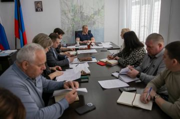 Провел встречу с руководителями управ внутригородских районов и территориальных секторов