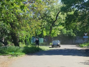 С целью приведения территории в надлежащее санитарное состояние жителями проведены работы по покосу на прилегающей к домам территории по ул. Панаса Мирного