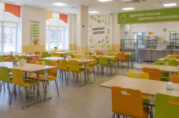 В школах ЛНР модернизировали более 50% пищеблоков и столовых