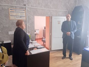 Сегодня, 28 мая 2026 года, заместитель главы администрации городского округа Дебальцево Евгений Глебов провел встречу с коллективом Енакиевского филиала Единого регионального фонда по управлению многоквартирными домами на...
