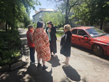 Управляющий делами администрации Инна Рудакова встретилась с жителями улицы Коммунистическая