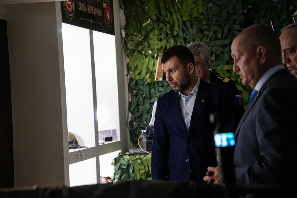 Глава ДНР Денис Пушилин совместно с вице-премьером Республики Кириллом Макаровым посетили открытие первого офиса Российского союза ветеранов Афганистана и специальных военных операций в Донецке
