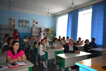 Глава Амвросиевского муниципального округа Игорь Лызов встретился с коллективом Амвросиевской школы №2