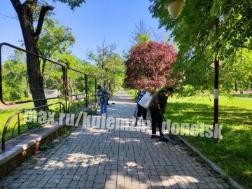 Сотрудники управления по физической культуре и спорту, а также учреждений культуры и образования присоединились к еженедельной акции «Чистый четверг»
