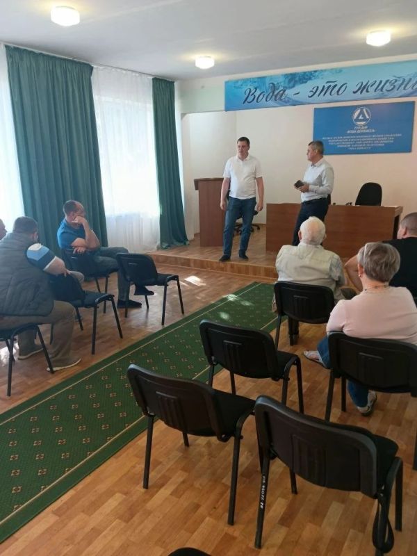 Первый заместитель Главы Администрации Тельмановского муниципального округа провел встречу с трудовым коллективом филиала Тельмановского водоканала в поселке Тельманово