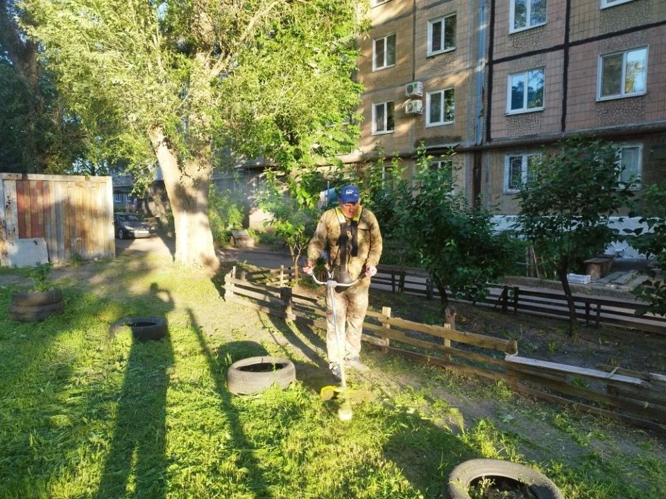 Партийцы Ленинского внутригородского района г.о. Донецк приняли участие в акции «Маленькие добрые дела»