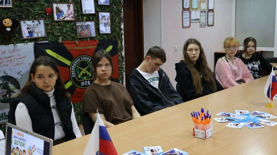 8 детей, оставшихся без родителей, ознакомились с миром профессий в службе занятости г. Дебальцево
