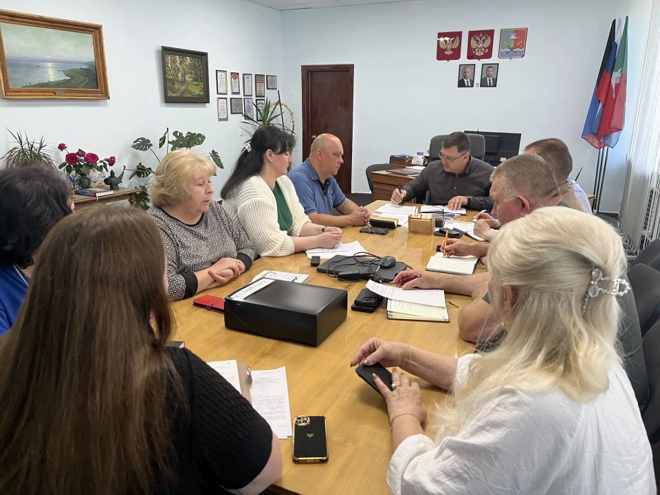Сегодня, 29 мая 2026 года, Глава Новоазовского муниципального округа Василий Овчаров провел оперативное совещание по рабочим вопросам с участием заместителей Главы и руководителей структурных подразделений Администрации...