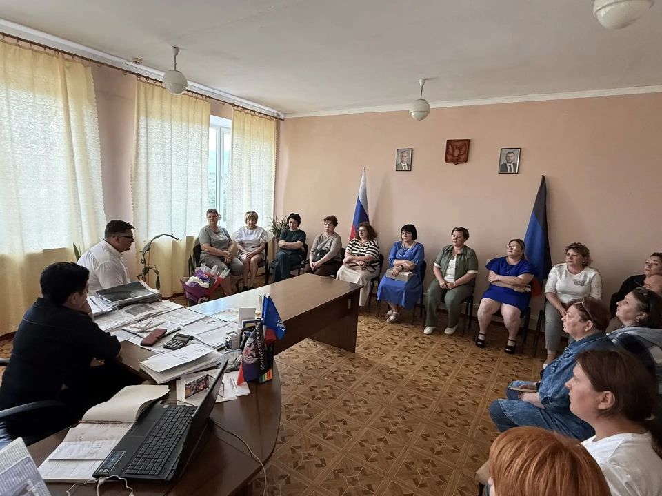 Глава Новоазовского муниципального округа Василий Овчаров встретился с жителями села Хомутово
