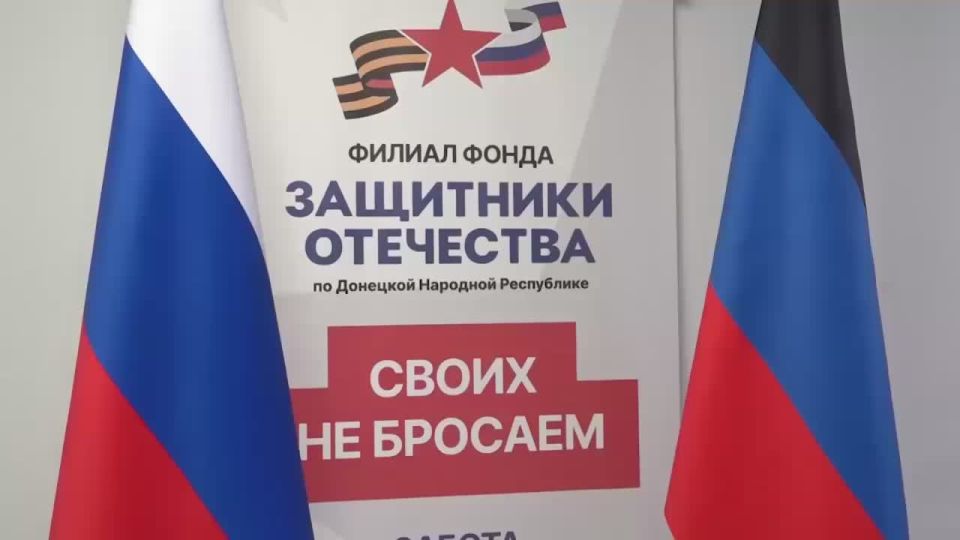 Денис Пушилин: Вместе с сенатором РФ Александром Волошиным вручили удостоверения ветерана боевых действий 12 сотрудникам отдельного боевого тактического формирования «Каскад»