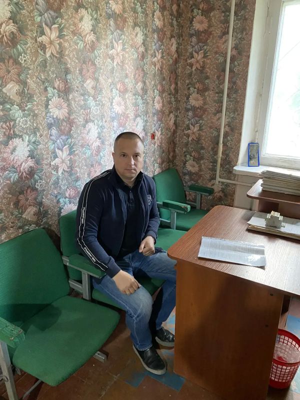 Личный прием.. Колесников Кирилл Владимирович, депутат Снежнянского городского совета фракции Всероссийской политической партии «Единая Россия», провёл личный приём граждан в теркоме «Центр города»
