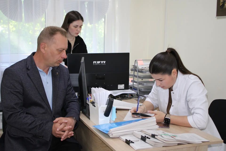 Совместно с сотрудниками администрации прошёл диспансеризацию в Городской больнице №2 города Енакиево