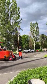 А вы знали, как рисуют разметку на дорогах?