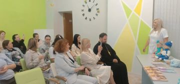 В рамках федерального партийного проекта "Крепкая семья" в ГБУ ДНР "Городской родильный дом г. Макеевки" прошло праздничное мероприятие для беременных женщин ко Дню защиты детей