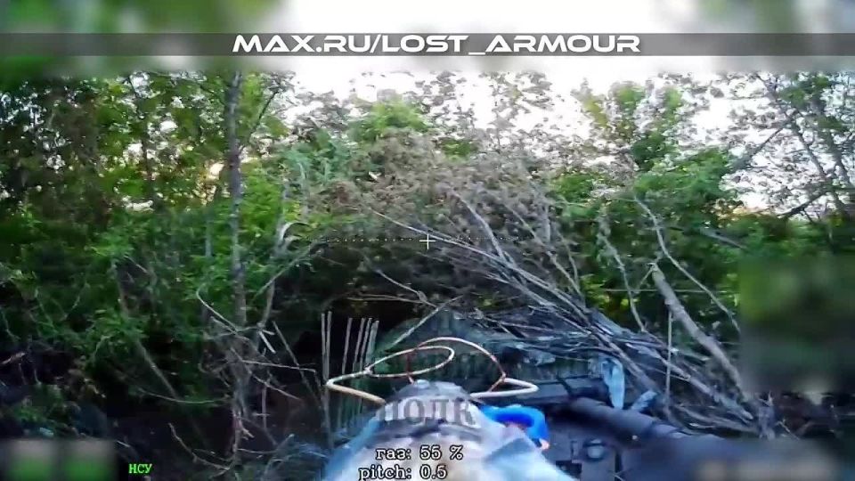 Уничтожение немецкого танка Leopard 1A5 при помощи ударов FPV-дронов на оптоволокне в районе Алексеево-Дружковки