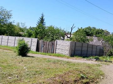 С целью приведения территории в надлежащее санитарное состояние жителями проведены работы по покосу на прилегающей к домам территории на пл. ВЛКСМ