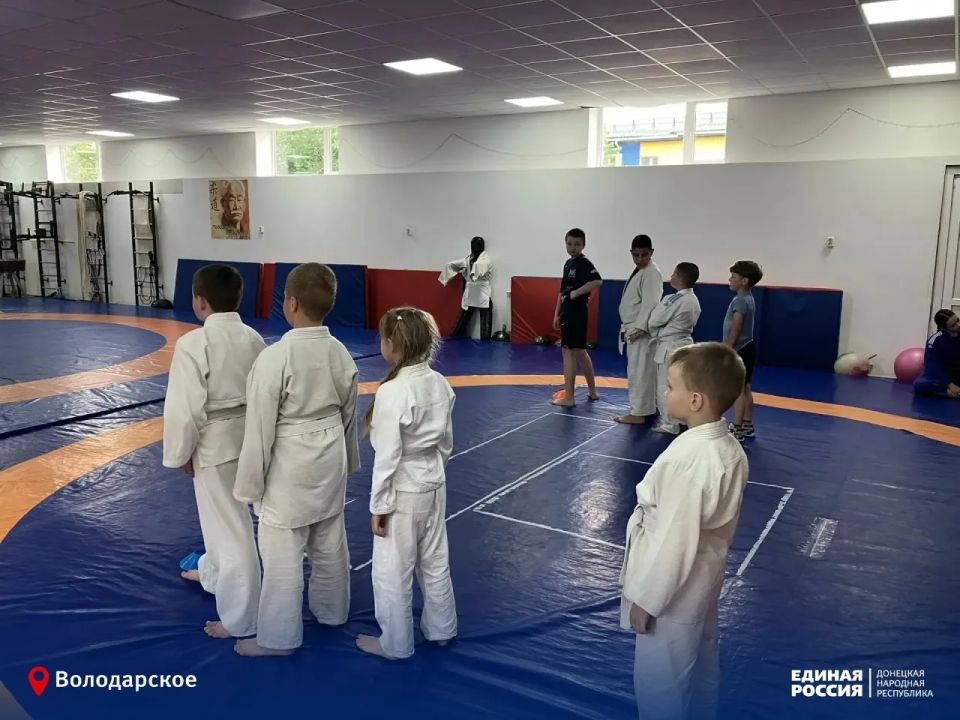 Бросок к победе: юные спортсмены Володарской спортшколы испытали силу команды