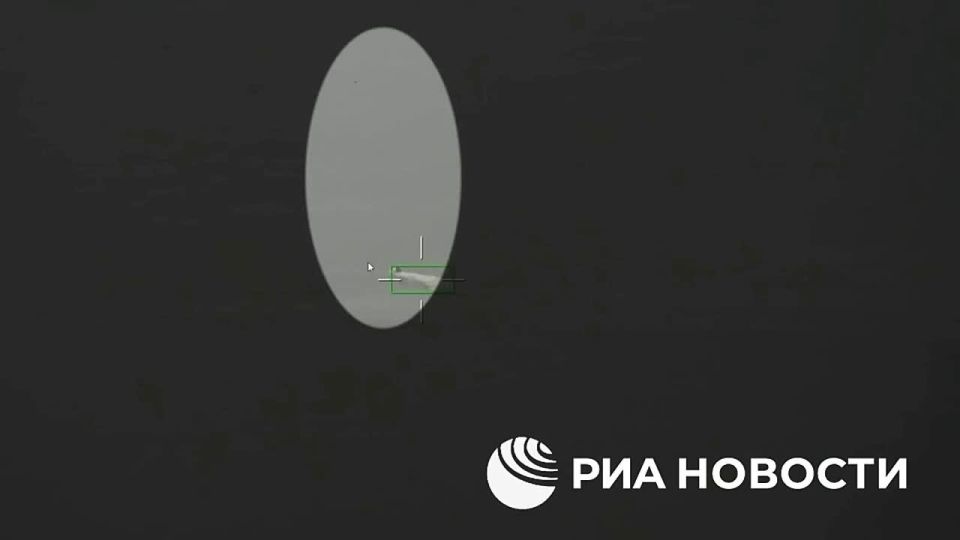 Российские военные дроном "Герань" уничтожили украинский патрульный катер в Черном море, сообщило Минобороны