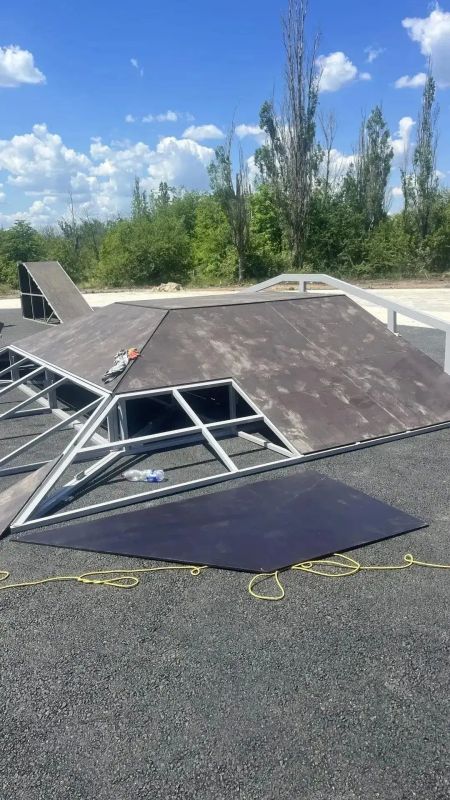 В парке «Юбилейный» городского округа Торез ведутся работы по созданию новой спортивной площадки
